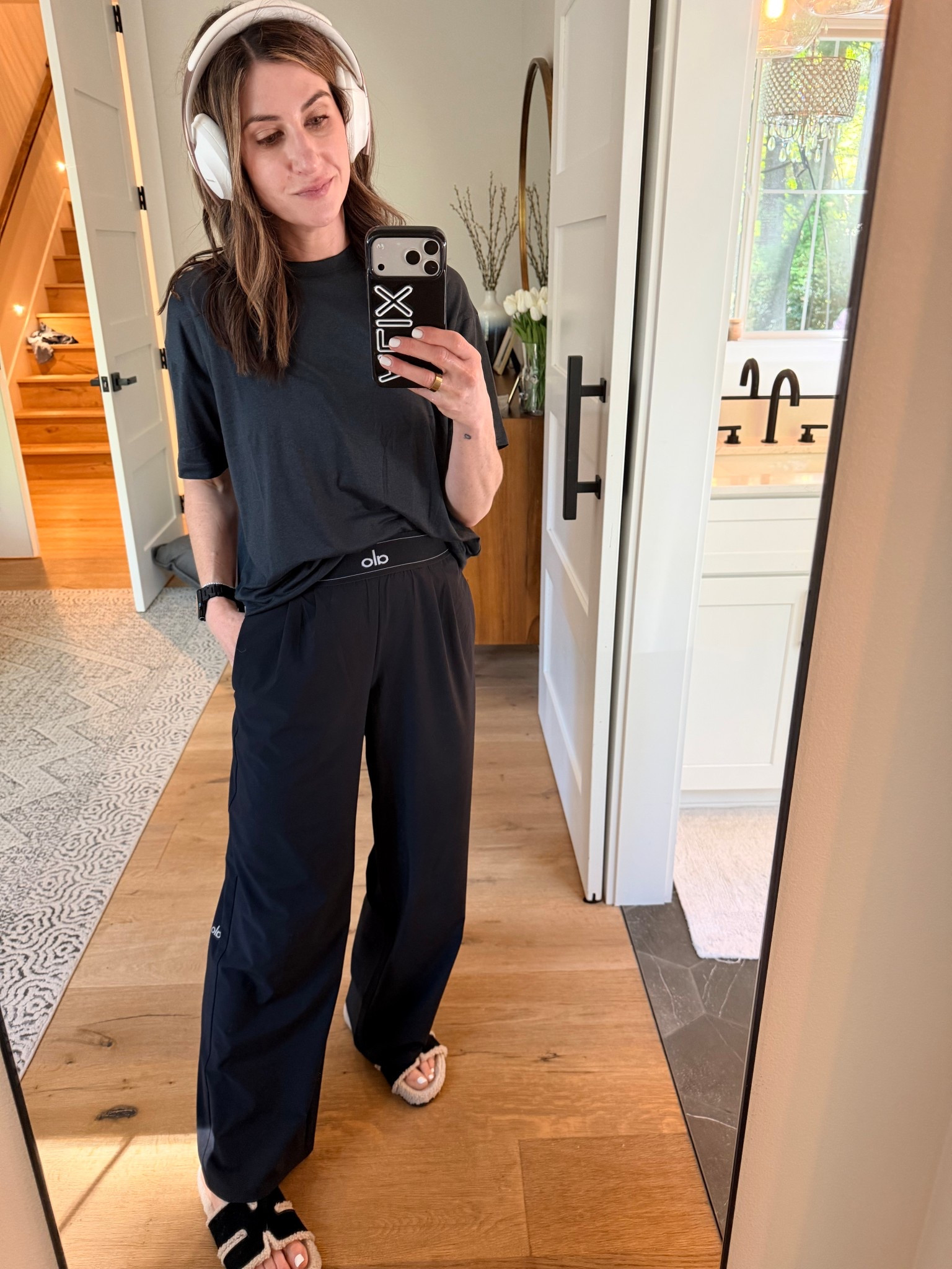 Athlesisure OOTD 

#LTKdayinmylife #LTKmomlife #LTKOver40