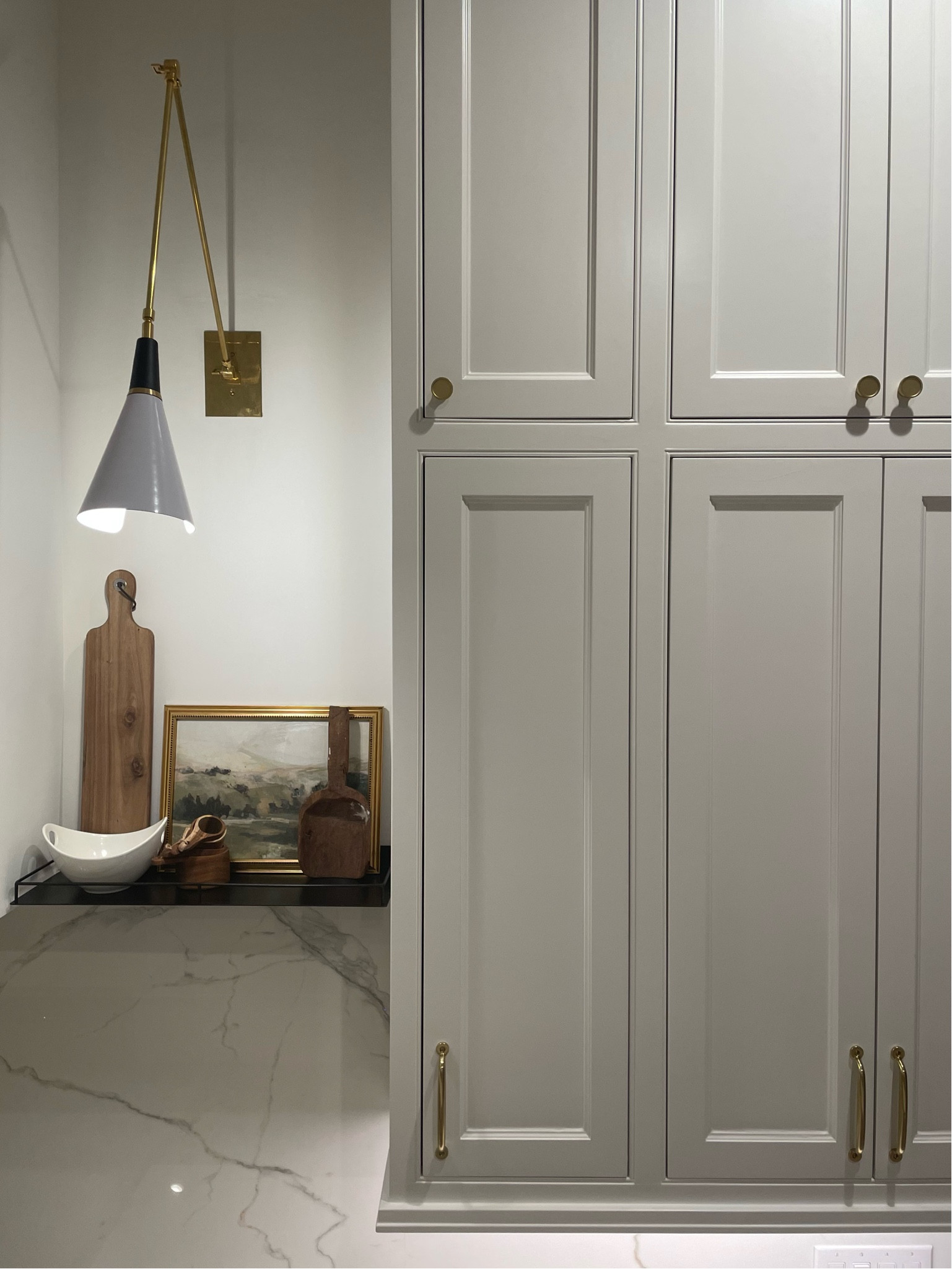 Lighting. Kitchen pendants. Modern home. Handmade vintage lights. Classic lighting. Interior design. Open shelves. Kitchen design. 

#ltkhome #etsy #kellerandoak #lightinginspiration 