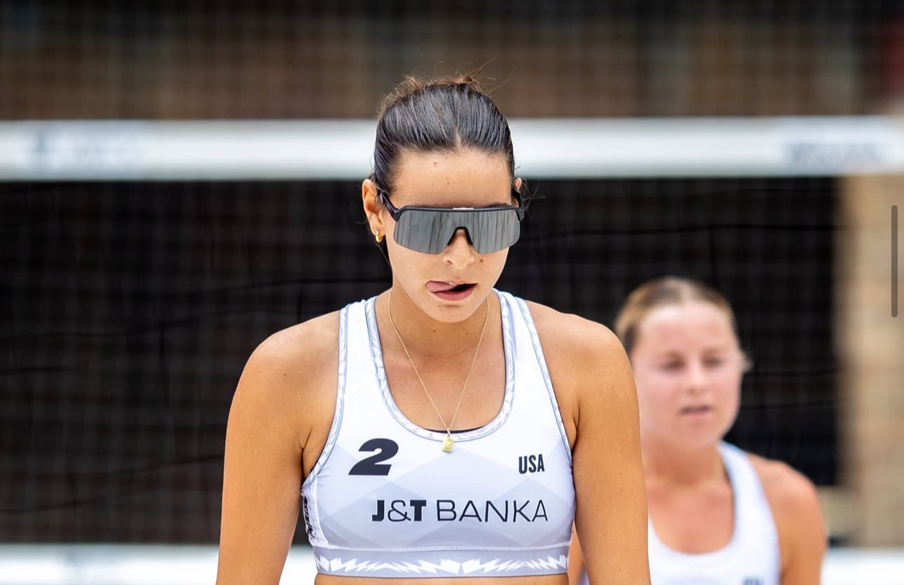 A staple sunglass for all outfits 

 #LTKSummerEdit #LTKActive #LTKSwim