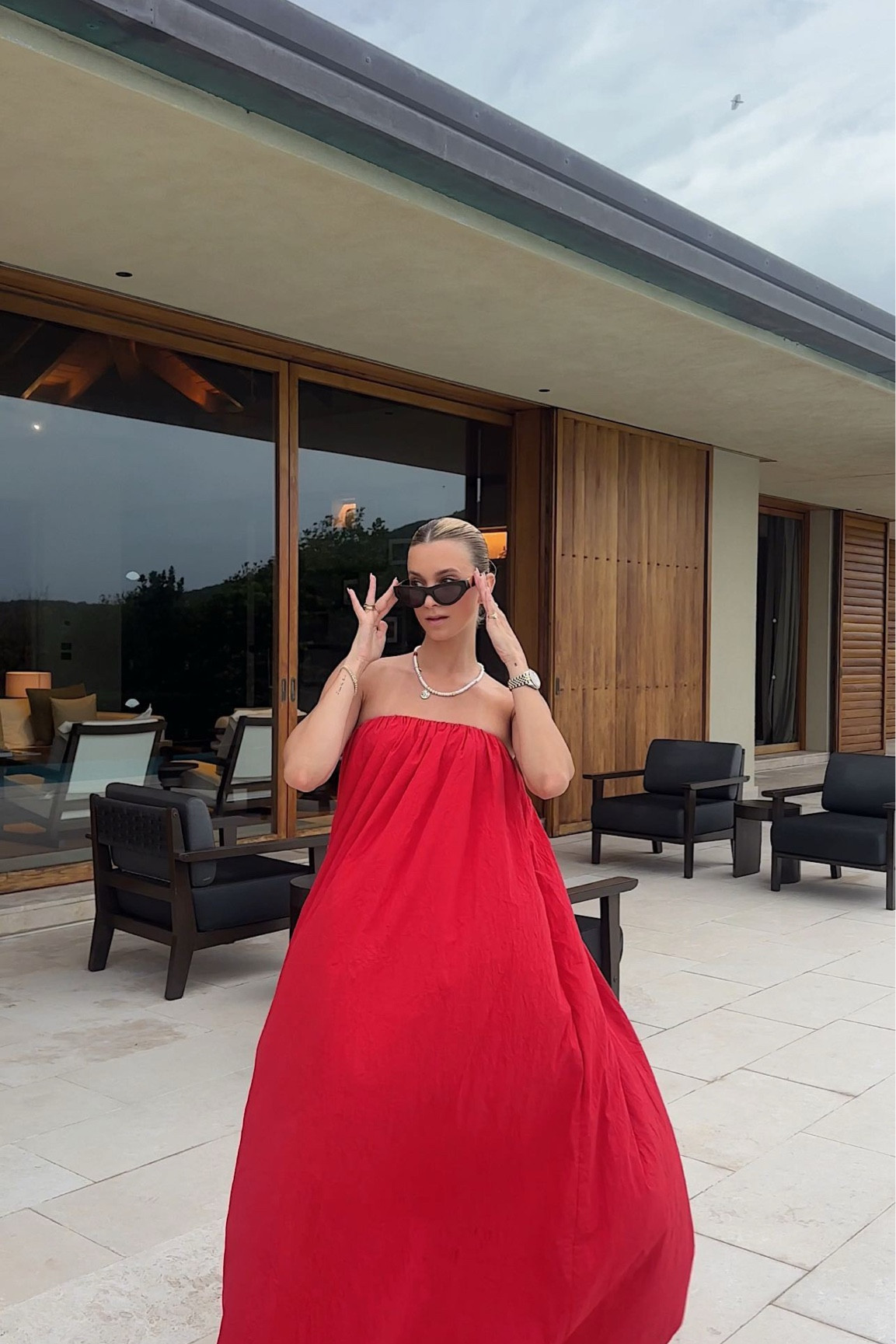 No woman wearing a dress with pockets will fail to mention that it has pockets upon receiving a compliment on said dress 💃🏼 (me smoothly trying to showcase my pocket and missing 😂).

Clearly been loving Sabrina Carpenter’s new songs. Are there any other songs I need to be listening to right now?👇🏼

#espresso #sabrinacarpenter #vacation