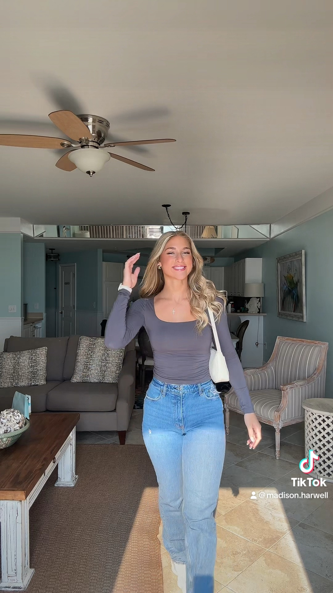 new fav sneakers 🥹🤍

#LTKVideo #LTKGiftGuide #LTKHoliday