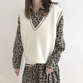 Contrast-Trim V-Neck Sweater Vest | YesStyle Global