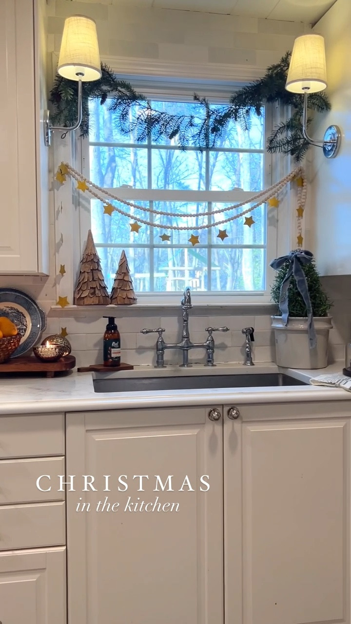 Cozy Christmas kitchen views! 

#LTKSeasonal #LTKHoliday