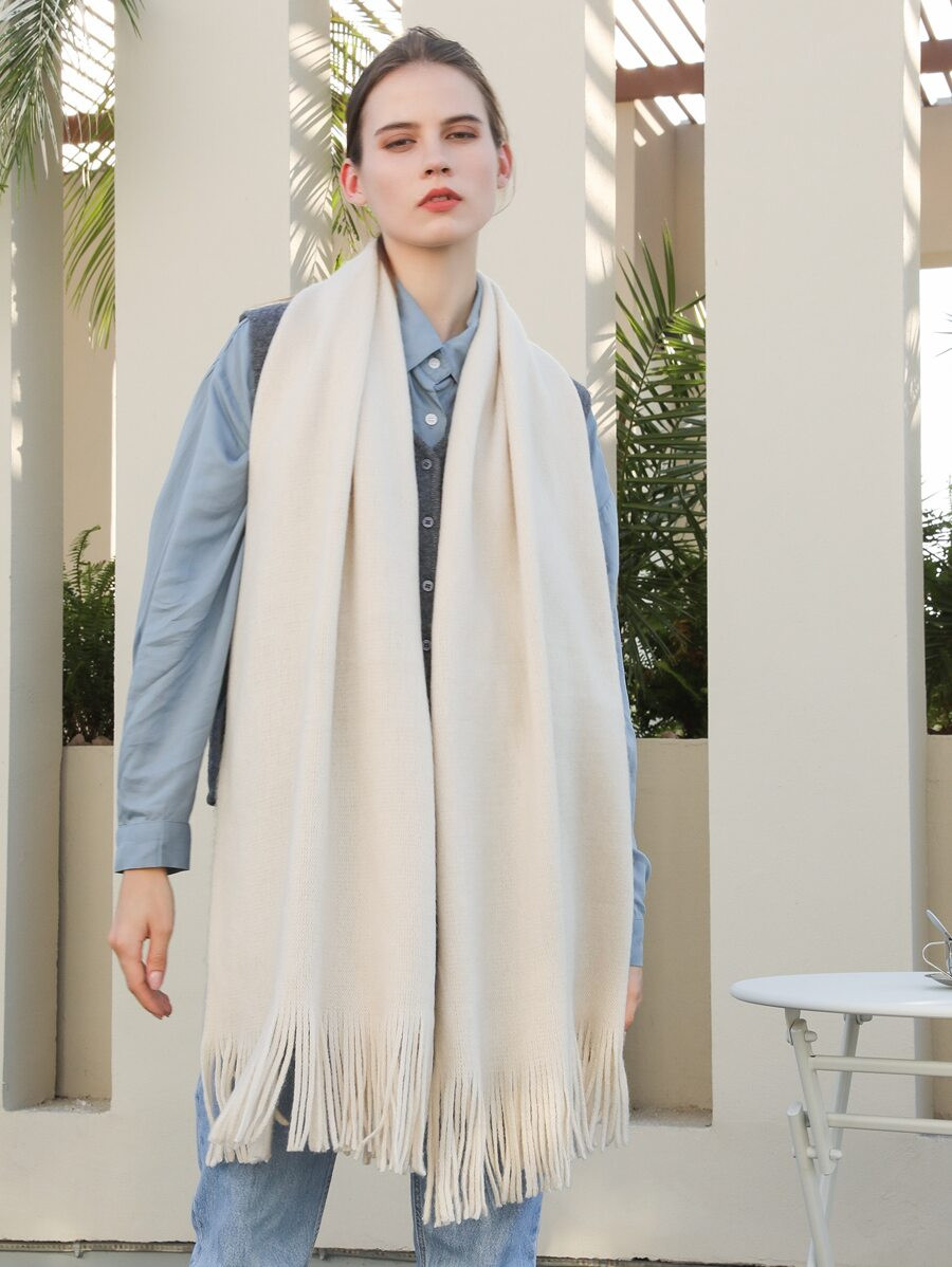 Simple Fringe Scarf
   SKU: sc2109242101711394      
          (626 Reviews)
            US$12.00... | SHEIN