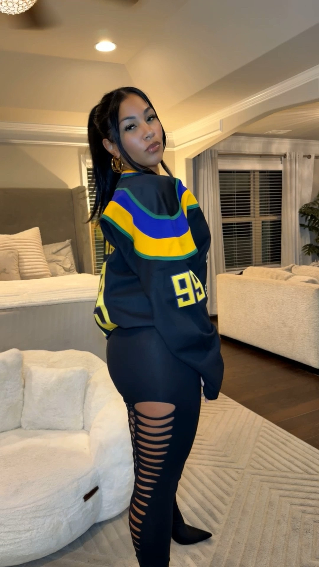 I think I want everything to be oversized now 
FYI…I flipped these leggings around and linked similar pairs #shoptutuslook