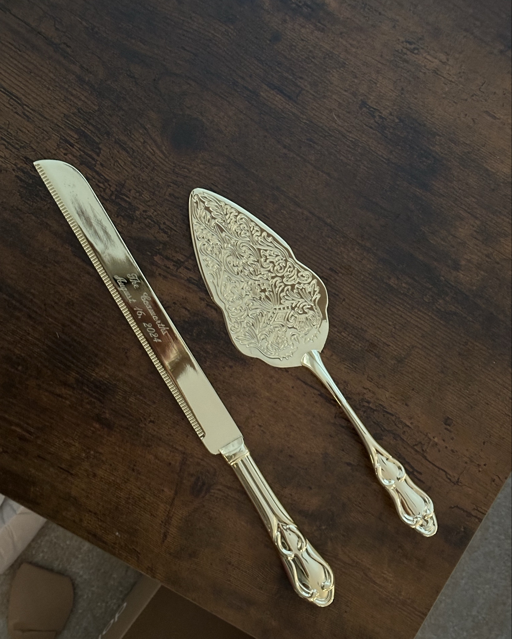 the CUTEST wedding cake cutting set 🎂🤍 #wedding #weddingplanning #2024bride

#LTKWedding