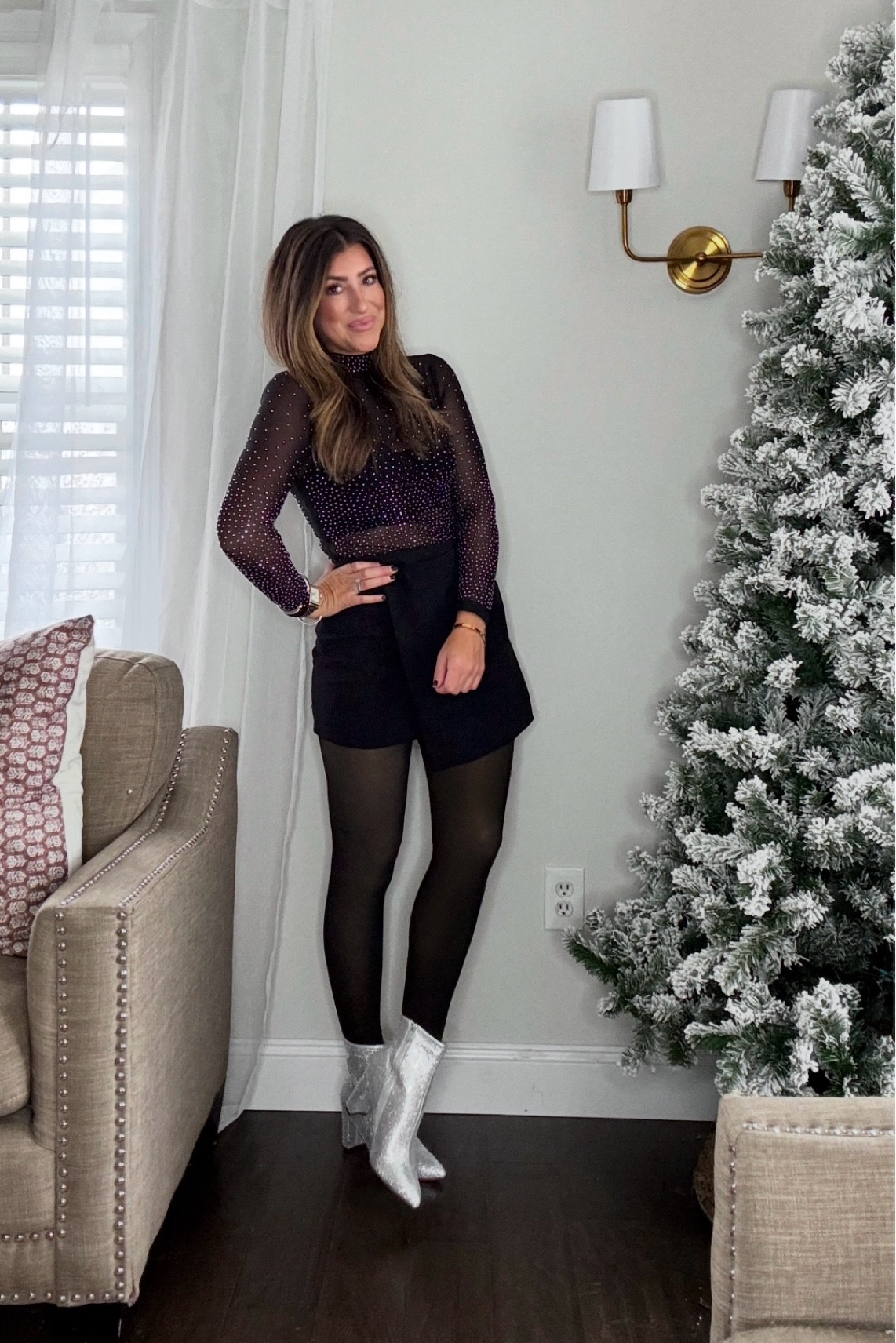 New Year’s Eve outfit. Wearing tts meds.

Holiday outfit. New years eve outfit. Date night outfit 


#LTKSeasonal #LTKFindsUnder50 #LTKStyleTip