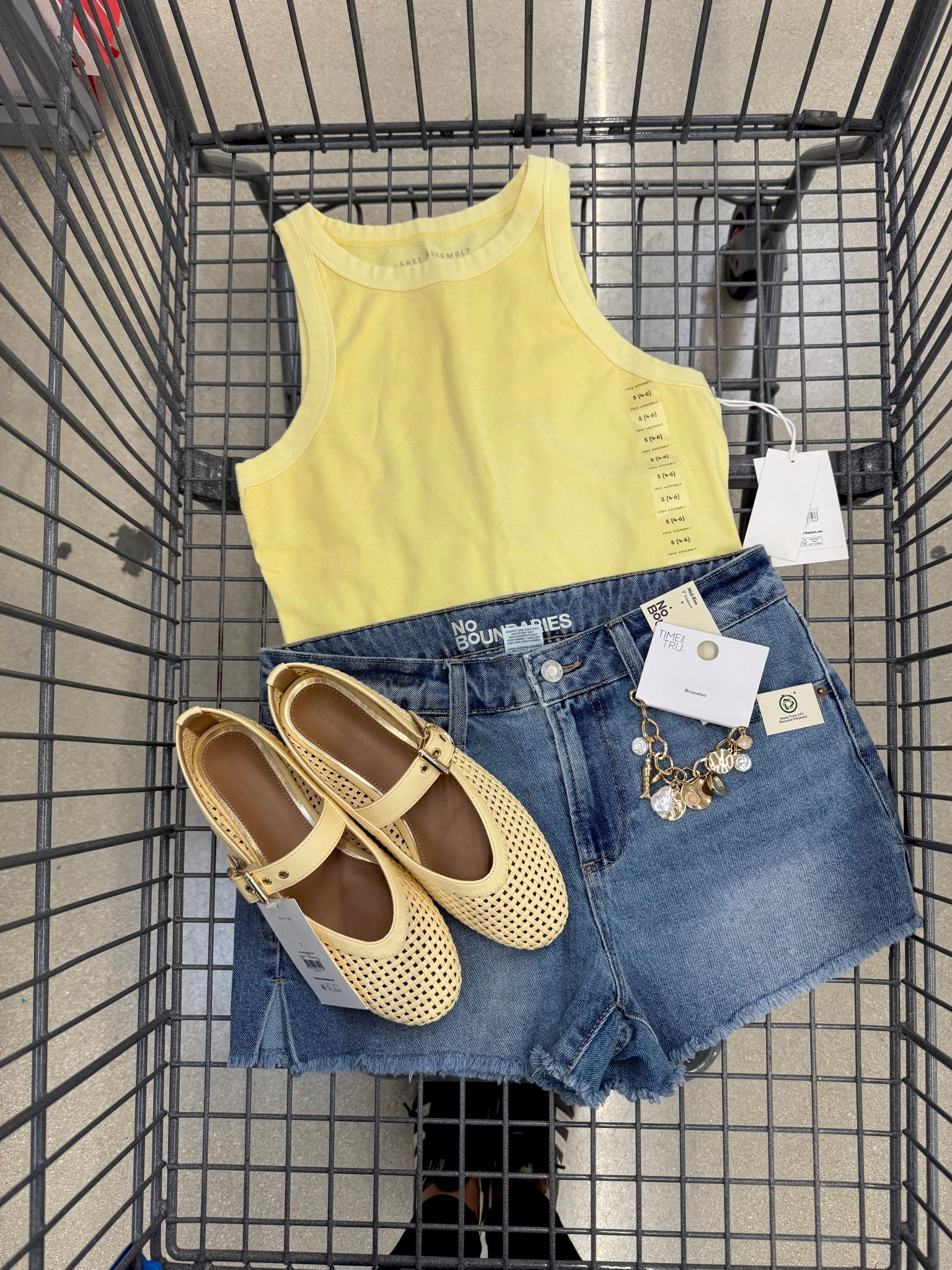 Walmart outfit idea 💛☀️

Walmart finds, Walmart style, affordable fashion 

#LTKgrwm #LTKmomlife #LTKootd