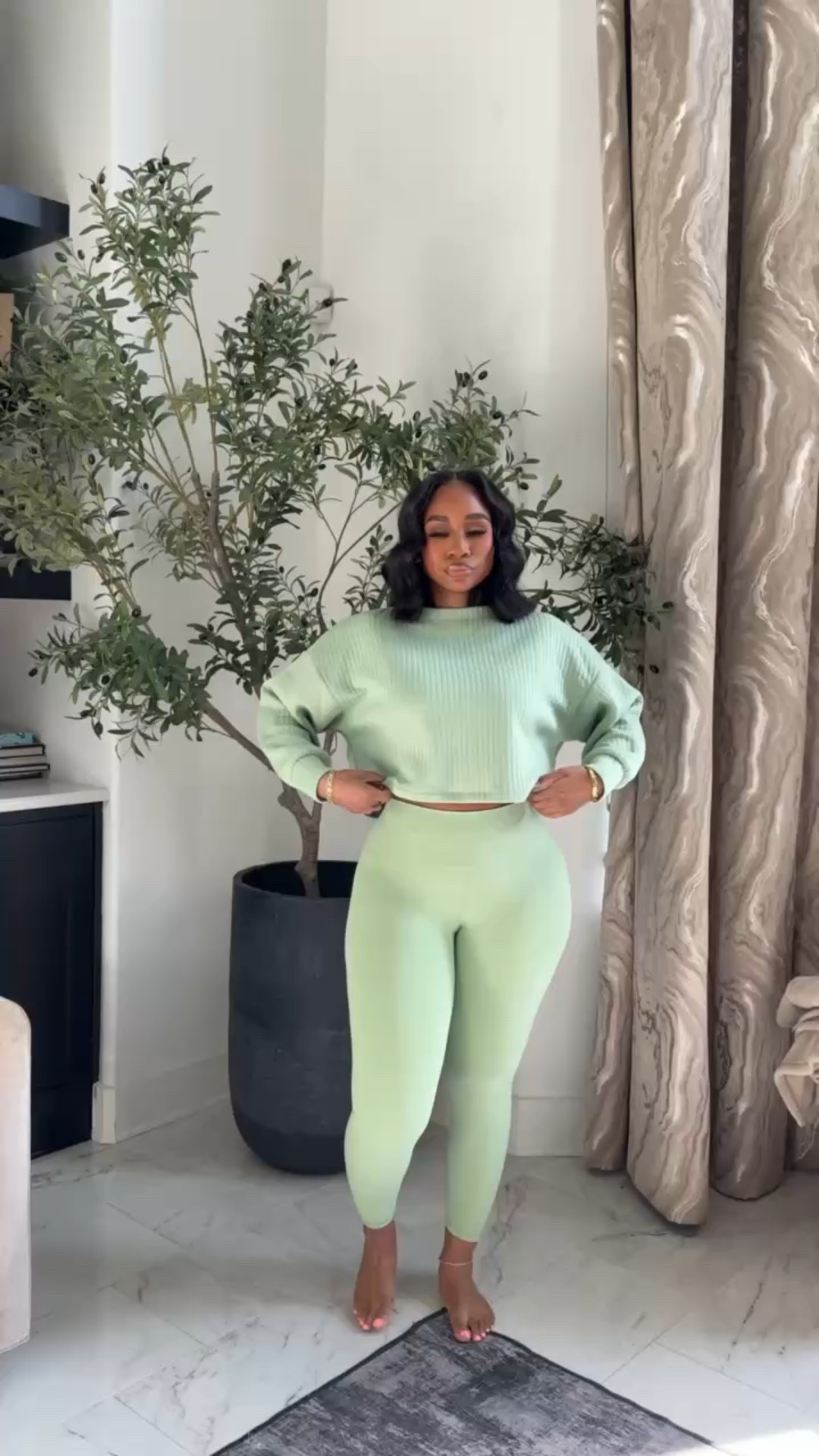 Green quilted effect crew neck crop top paired with leggings! Comfy set to run errands in!

#LTKootd