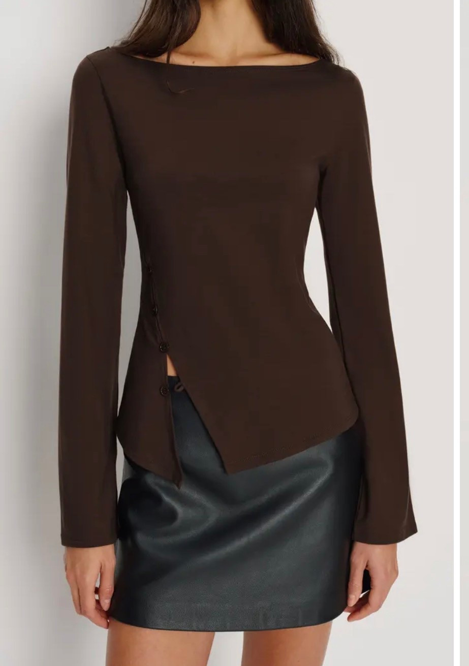 Love this as a top for work or date night top 