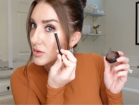 My go-to eyeshadow combo 🤎
(Shades midcentury & brun)

Linking all the products I used for my “everyday glam” makeup look. (Full tutorial on my YouTube channel!)
Using all my fav makeup products from this year 🤎

The PERFECT universal lip pencil in shade “work of art”
Lip color in tender beige and merry rose
🌹 

#LTKbeauty