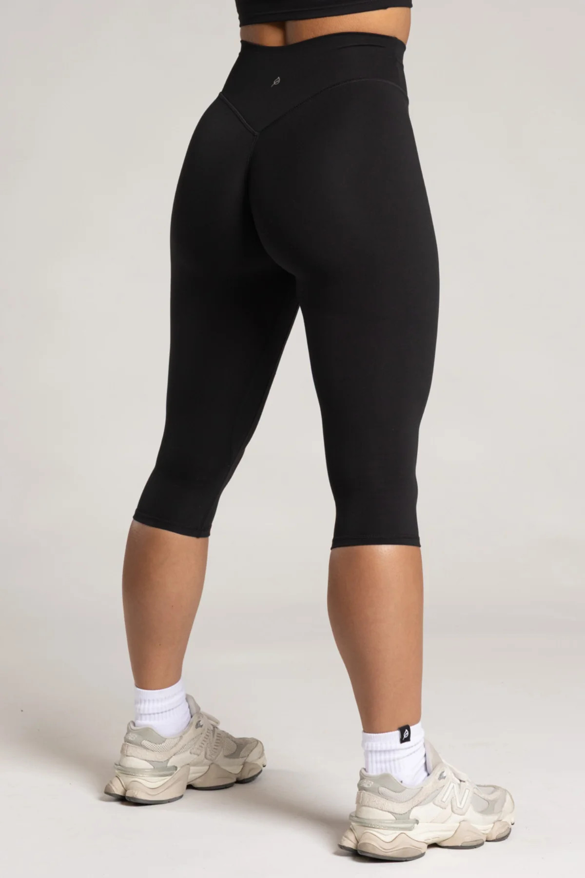 PURELUXE Sculpt Capri Legging | PTULA