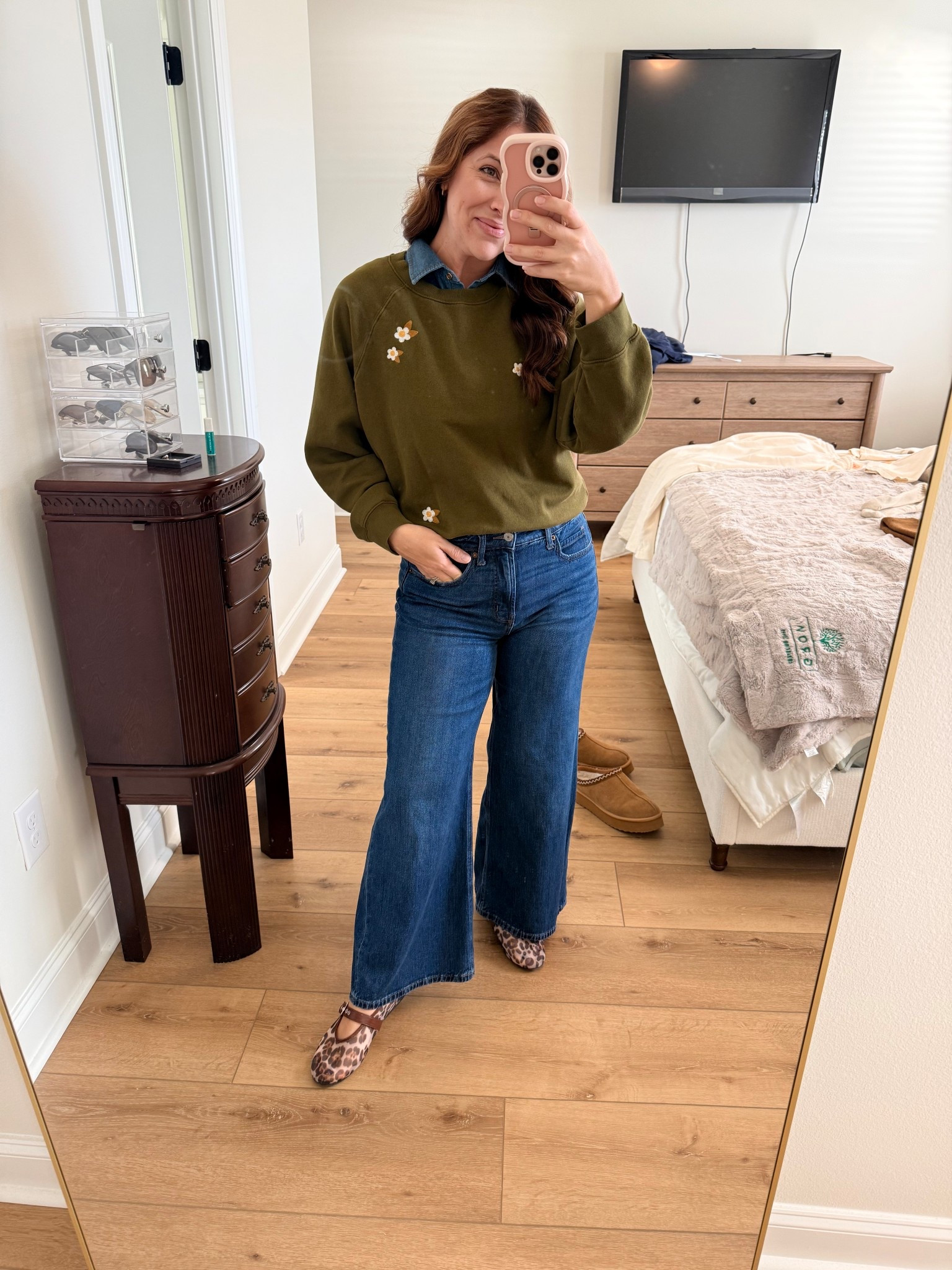 Another great church outfit. This layering collar that’s not actually a shirt is making all of my sweatshirts easy to dress up and wear to church! 🙌🏼🎉

S sweatshirt
6P jeans
Shoes true to sizee

#LTKmomlife #LTKWorkwear