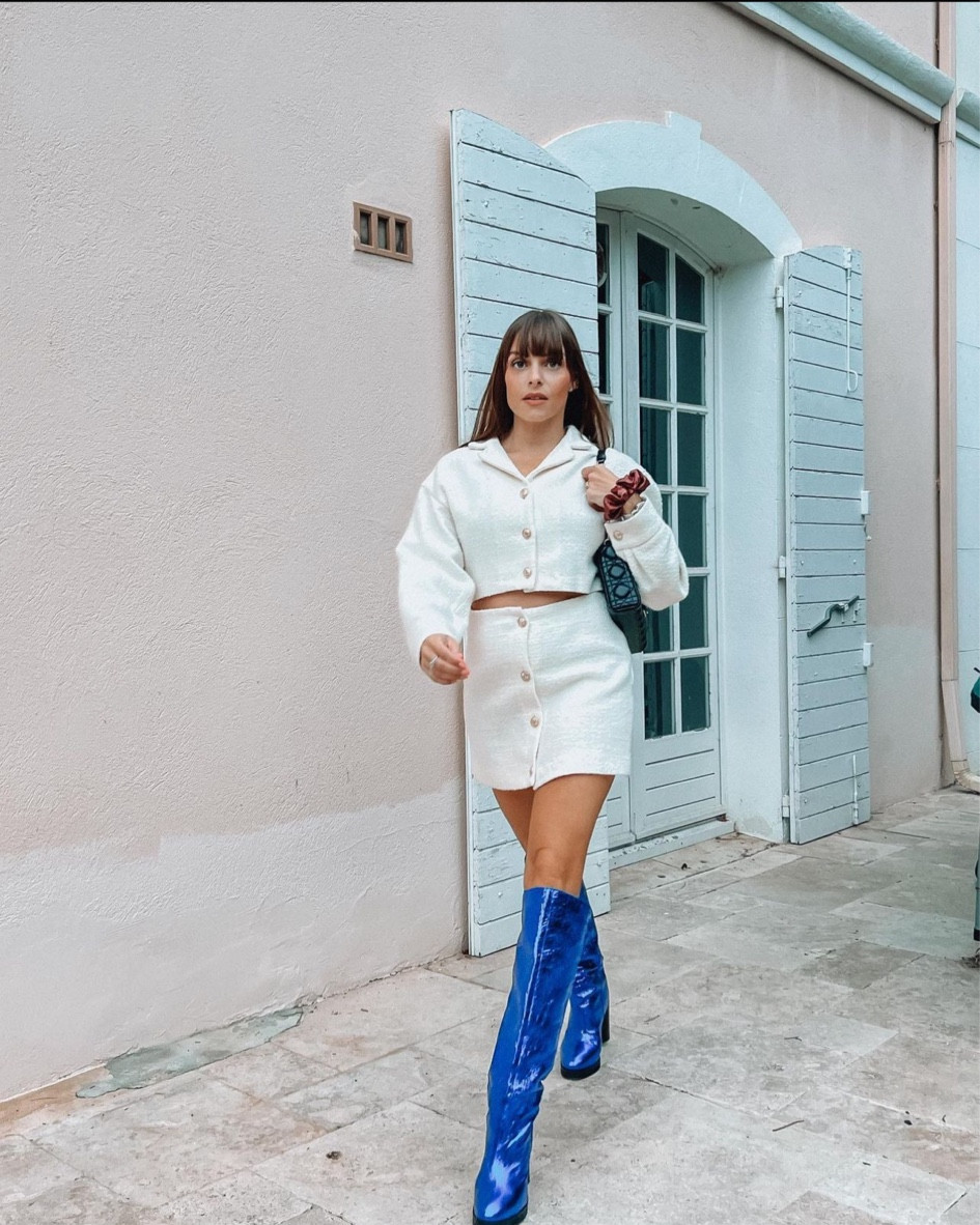 Look du soir 

Ensemble en tweed blanc Maje, jupe courte en tweed blanche, veste en tweed blanche Maje, bottes hautes bleues électriques, bottes genoux bleues 

#LTKstyletip #LTKshoecrush