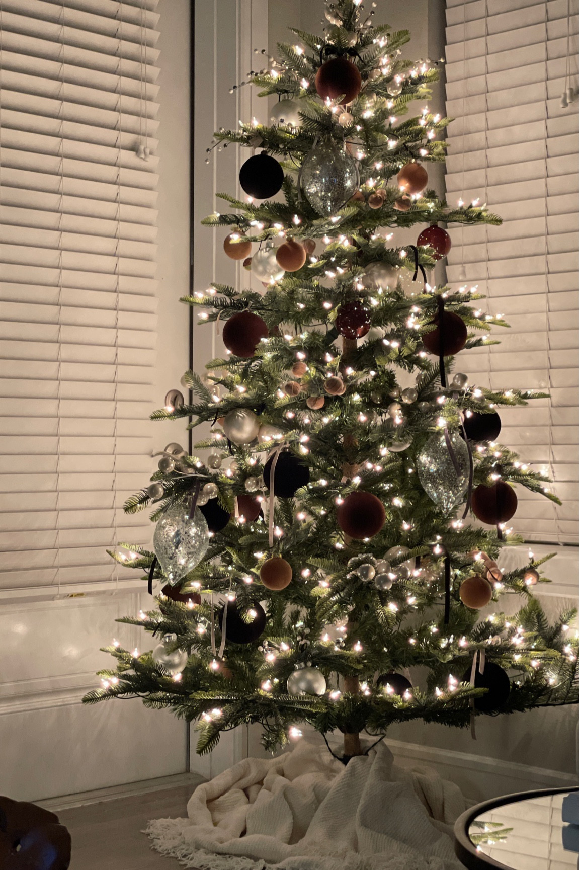 Big girl apartment holiday decor. All the things for Christmas  

#LTKhome #LTKSeasonal #LTKHoliday