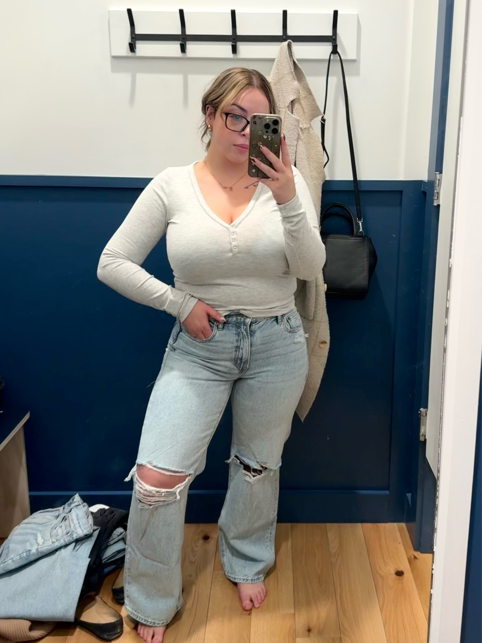 FOUND MY NEW FAVE JEANS! 🫶🏼🙌🏼

these american eagle jeans are amazing! i sized down quite a bit but love that they’re so comfy and look so good  

#LTKcanada #LTKmidsize