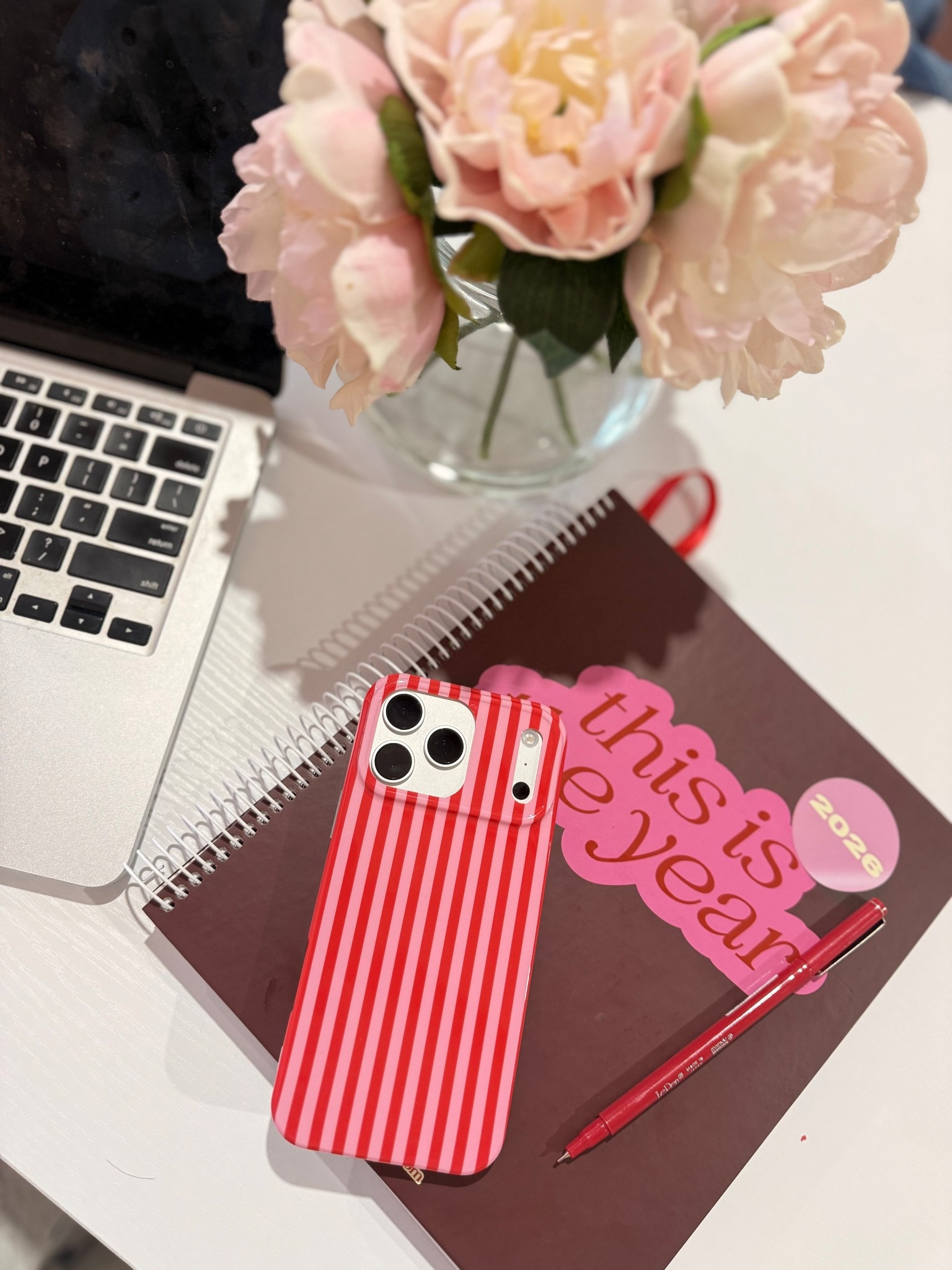 The cutest pink & red case! Only $9 on amazon for you can get the loopy case! 



#LTKFindsUnder100 #LTKFindsUnder50 #LTKmomlife