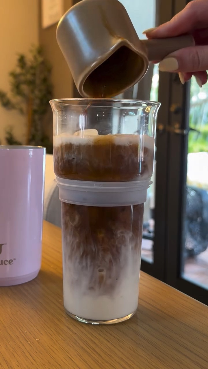 morning coffee ☕️ comment “cup” and i will send you the 🔗 @reduceeveryday #amazon #amazonfinds #asmr #coffeecup