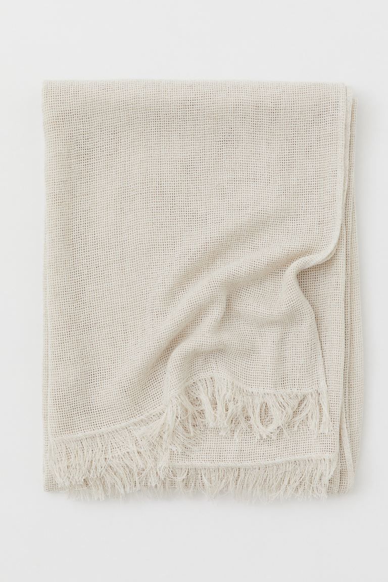 Blanket in an airy weave containing some linen with fringes along the short sides. | H&M (UK, MY, IN, SG, PH, TW, HK)