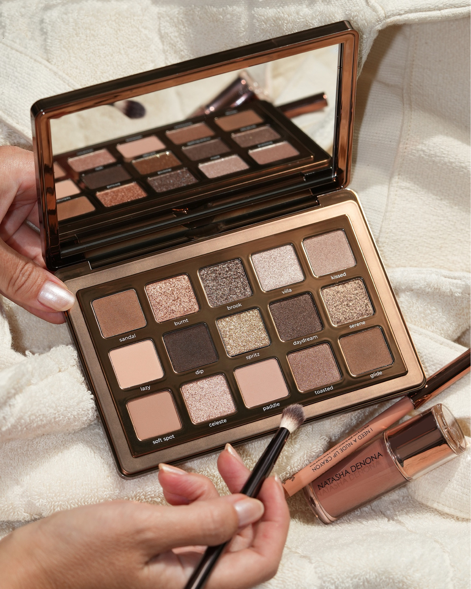 Sandy neutral perfection 🤎✨

The new Natasha Denona Tan Palette is exactly the kind of color story I reach for every day—soft beige mattes, bronzy taupes, rich browns, and the prettiest sparkling toppers.

Swipe to see a side-by-side with my longtime favorite, the I Need A Warm Palette. While the Warm Palette leans more golden and copper, Tan feels a little softer and more neutral.

Every single shade is a hit. Completely obsessed!

Which one would you choose: Tan or I Need A Warm? Or both?