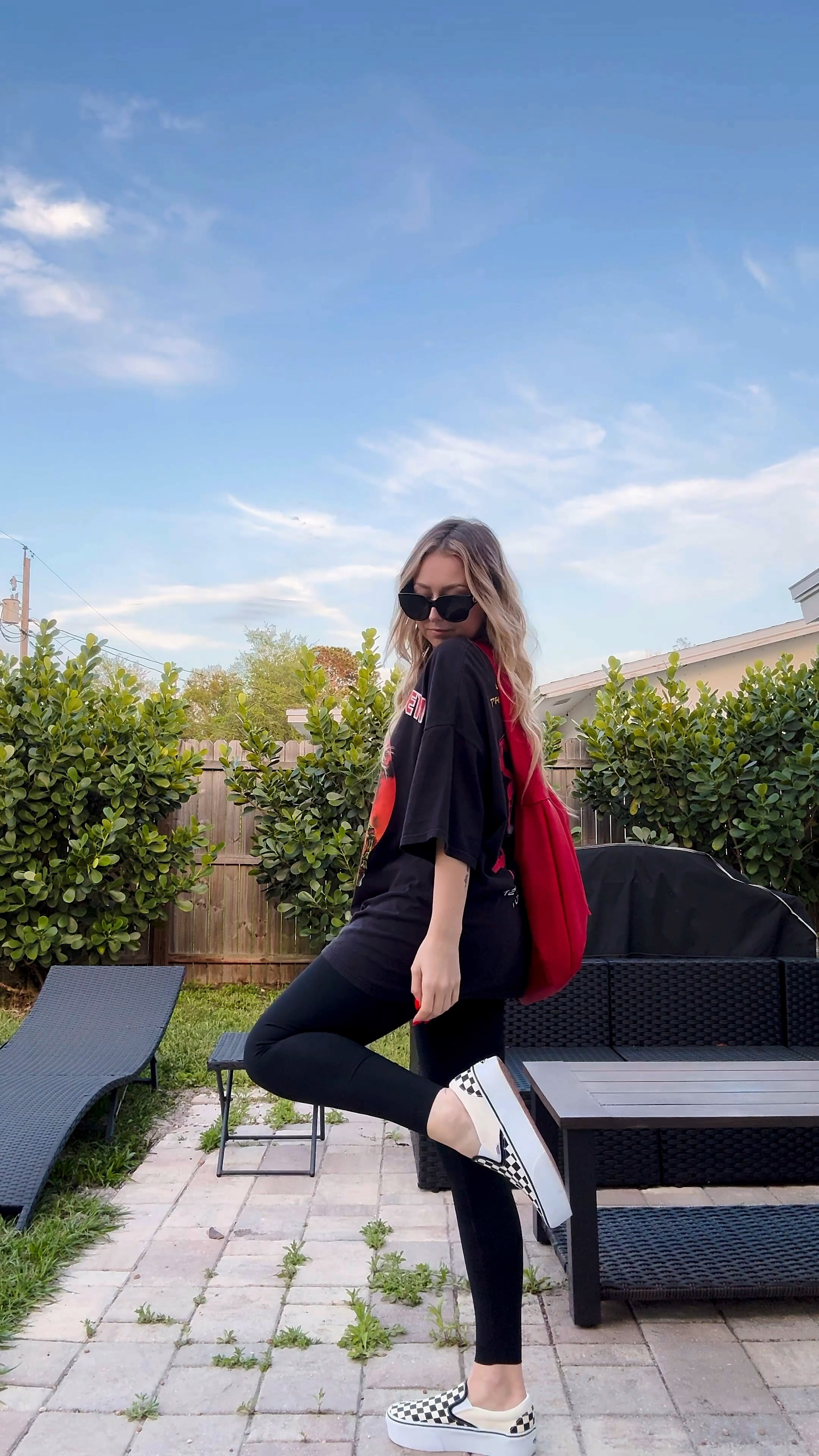 Travel outfit ❤️ cozy, all black, and a bag that fits EVERYTHING👌 

#LTKVideo #LTKtravel #LTKfindsunder100