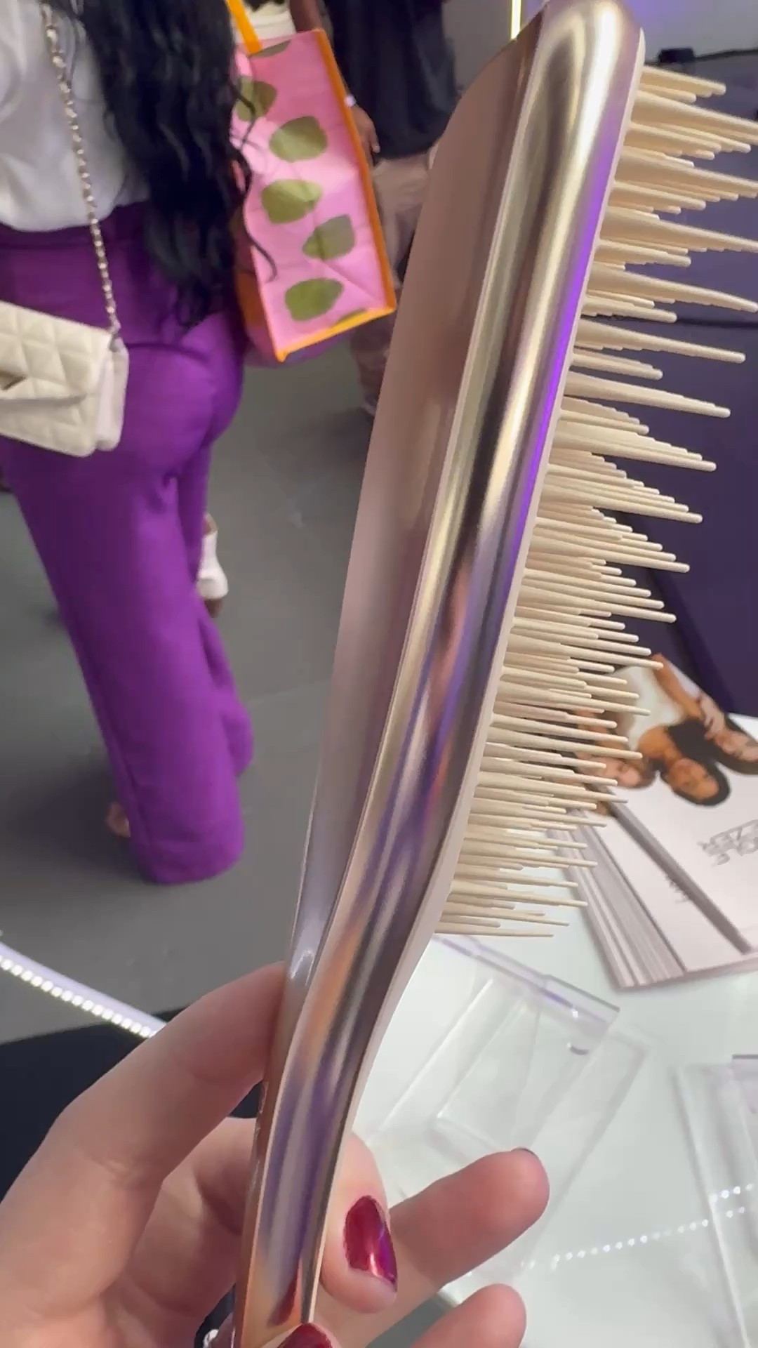 Que a tangle teezer é a melhor escova para pentear cabelos finos e deixa-los sem frizz a gente já sabia, mas agora ela ainda tem uma edição divonica! 