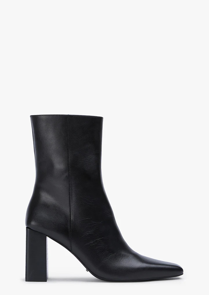 Irina Black Como | Tony Bianco US