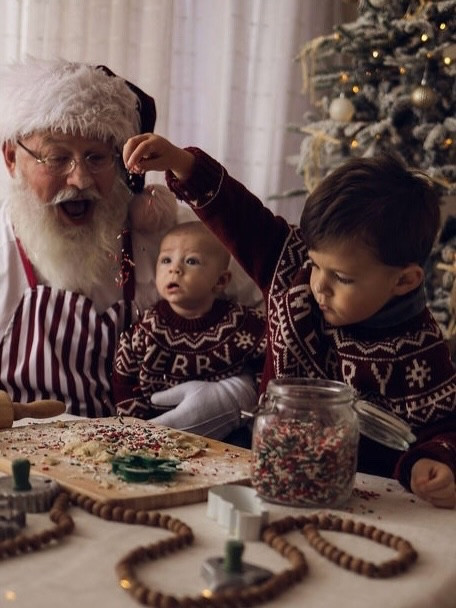 securing a spot on santa’s nice list 🍪 

can’t believe it’s december already, the most wonderful time of the year!

#santaphotos #photoswithsanta #toddlerchristmas #babychristmas #babysfirstchristmas #firstchristmas