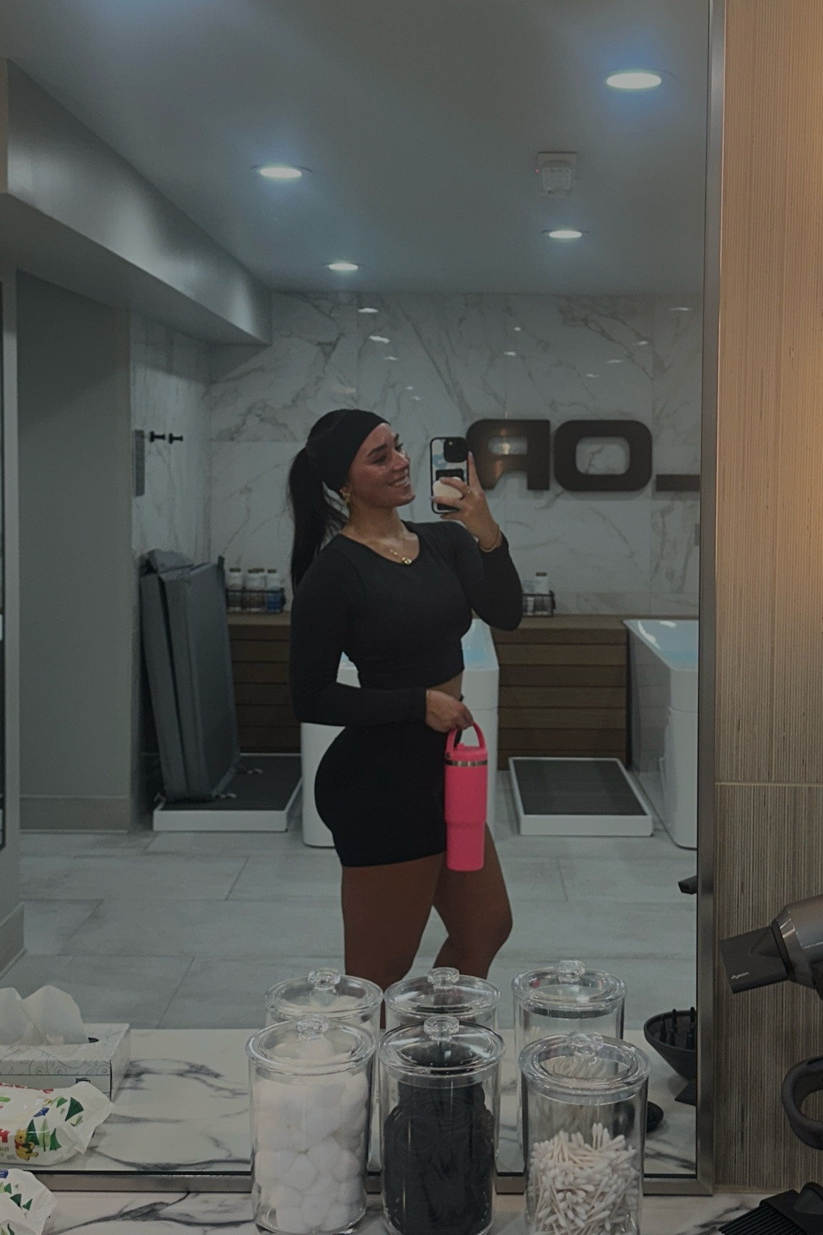 Gym ootd 🖤

top sz 6
bottom sz 4 

#LTKstyletip #LTKfitness #LTKActive