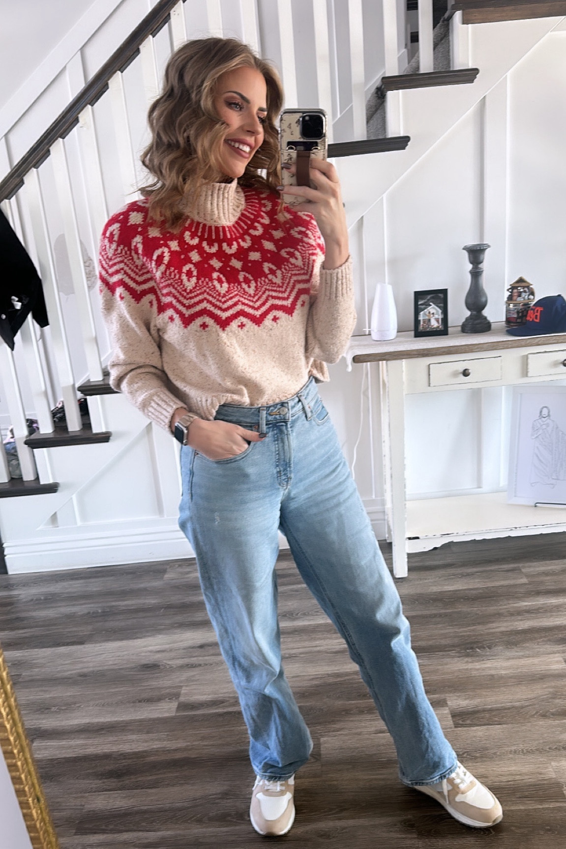 This sweater is sooooo soft! Not itchy at all! Fun for the holidays! 
Wearing a smalll