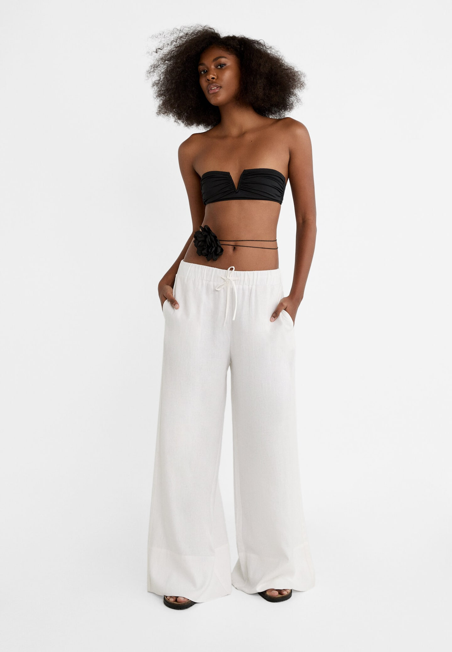 Wide-leg linen blend trousers with elastic waistband - Women's Trousers | Stradivarius United Kin... | Stradivarius (UK)