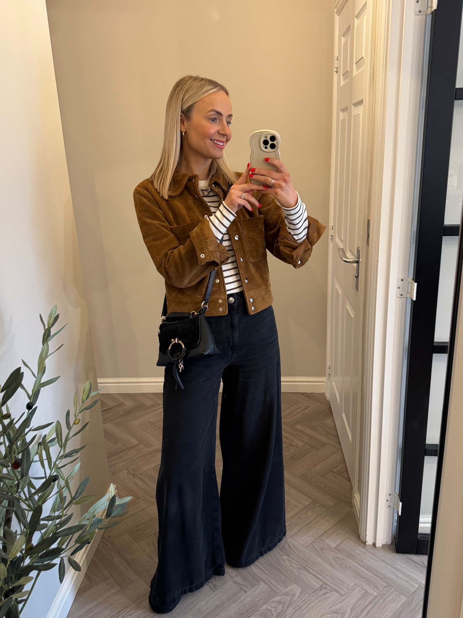 🍮 I have water this jacket for so long!!!!! 


Jeans size 10 regular 
Jacket size 19 
Stripe Tshirt size 10 
I am 5ft 4 xx 

#LTKwinter #LTKuk #LTKjeans