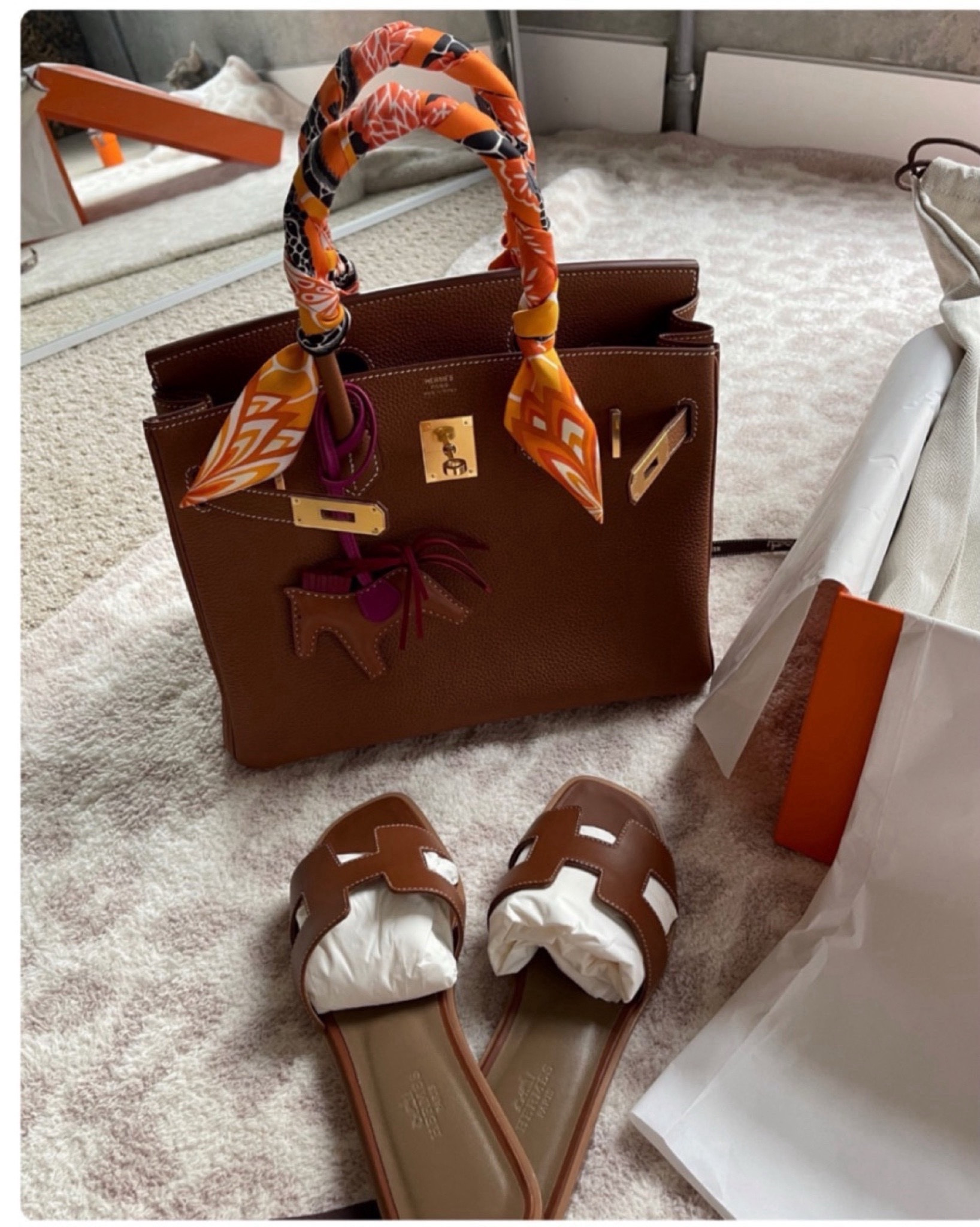Hermes birkin togo 30 in gold. Linked some similar ones!

 

#LTKSeasonal #LTKstyletip #LTKitbag