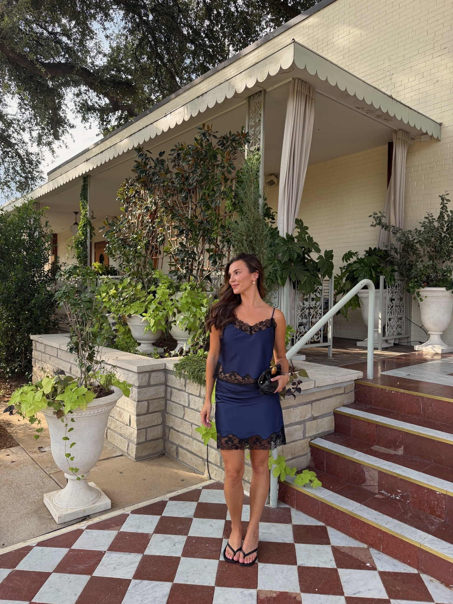 Girls night out look! I love this set. Wearing a size small in top + skirt! 


Dallas outfit, girls night, date night look, summer set