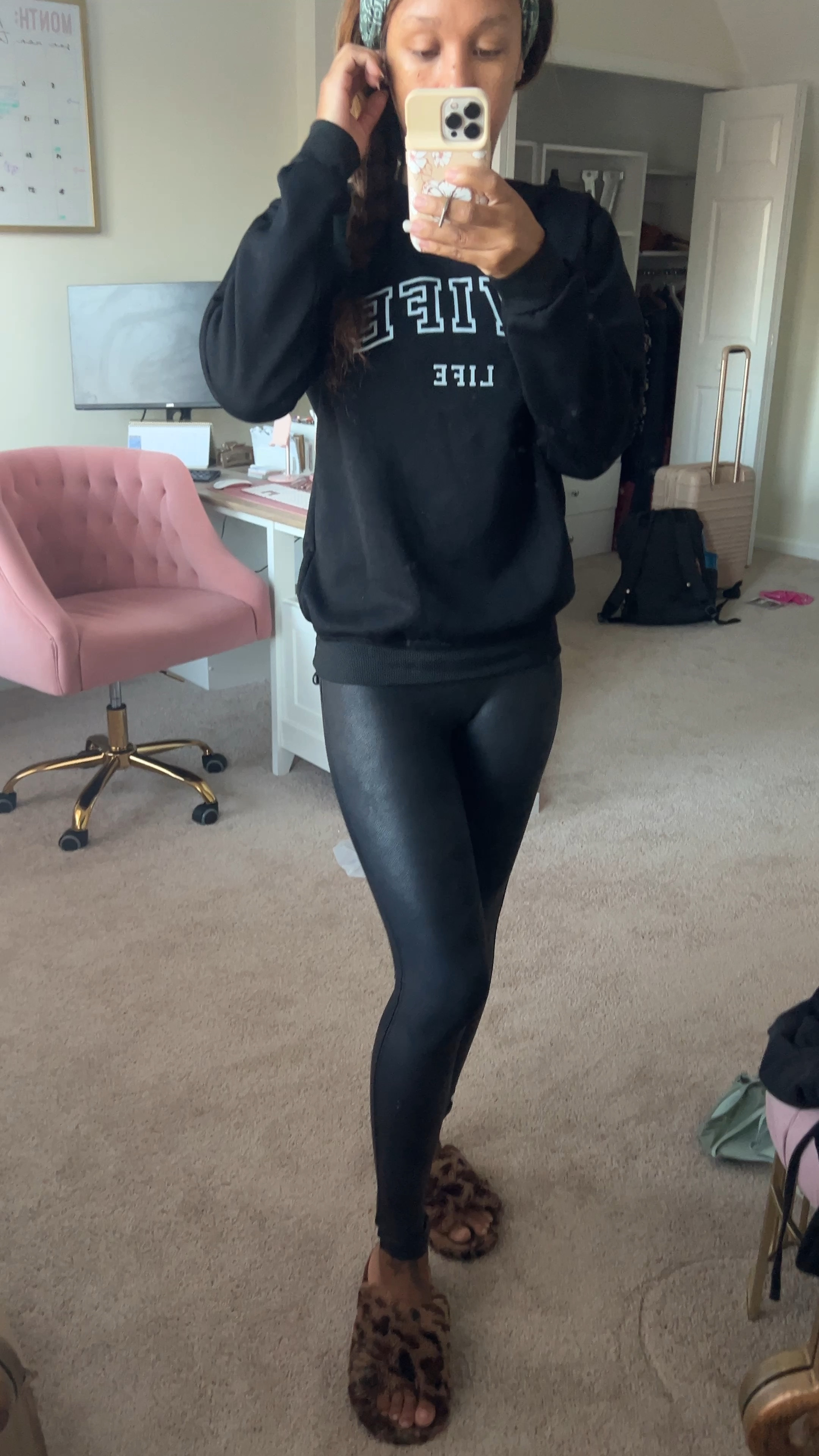 Casual Fall outfit | winter outfit 

#LTKfindsunder50 #LTKVideo #LTKSeasonal