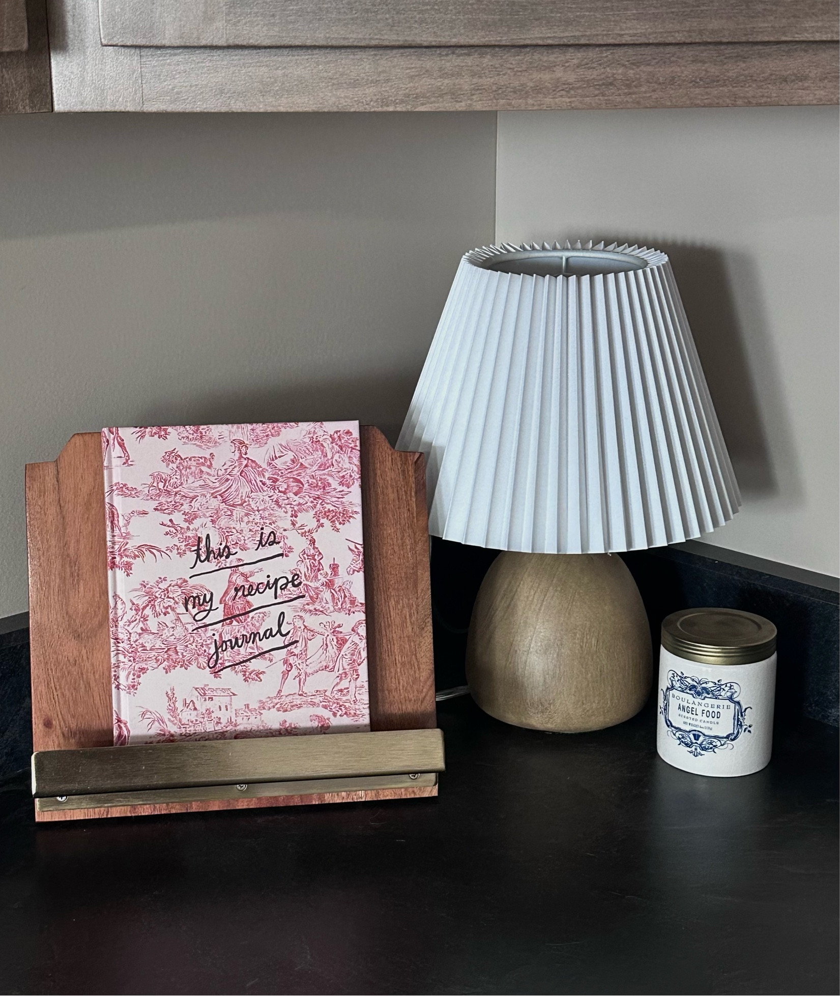 Cozy kitchen corner💕

#LTKGiftGuide #LTKHome #LTKStyleTip