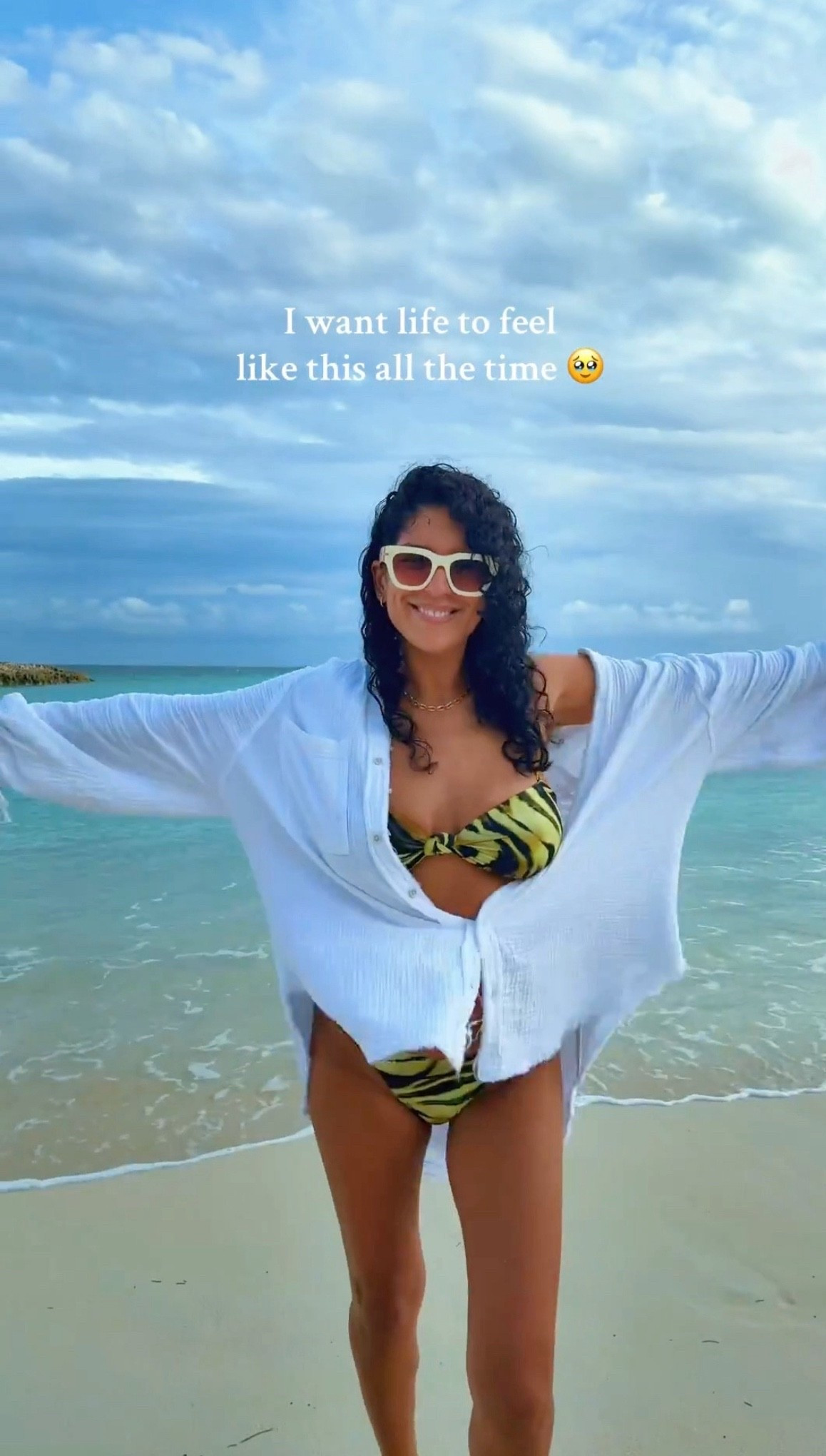 Pure beach happiness, bottled ☀️🌊

#vacay #resa #swimsuit

#LTKTravel #LTKSeasonal #LTKdayinmylife