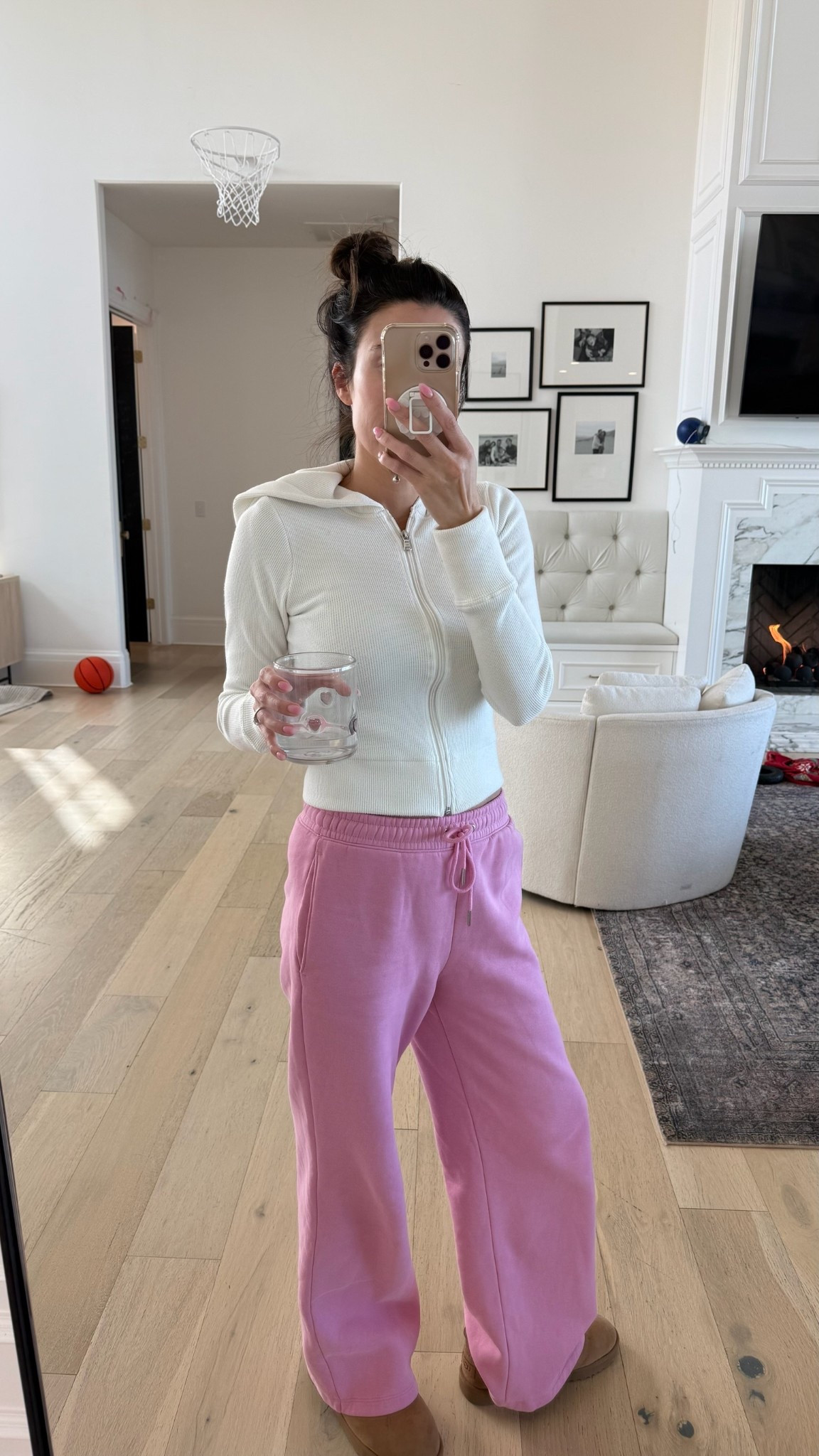 Cozy weekend valentines outfit 💖

@abercrombie sweatpants 
@hollister white zip up
@target cup

#LTKootd #LTKValentine #LTKdayinmylife