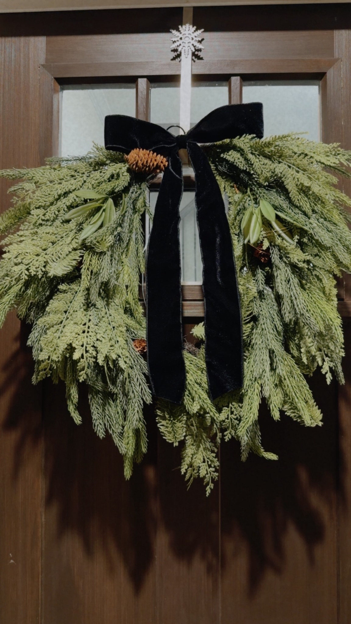 Absolutely loving this wreath. It’s incredibly soft, amazingly realistic, the price is a total steal. Definitely a new favorite.

#HomeDecor #DecorInspo #CozyHome #HomeStyle #WreathLove #WreathInspo #SeasonalDecor #FloralWreath #DoorDecor #HomeFinds #DecorDeals #BudgetFinds #AestheticHome #CozyAesthetic #StyledSpaces @walmart

#LTKFindsUnder100 #LTKHoliday #LTKHome