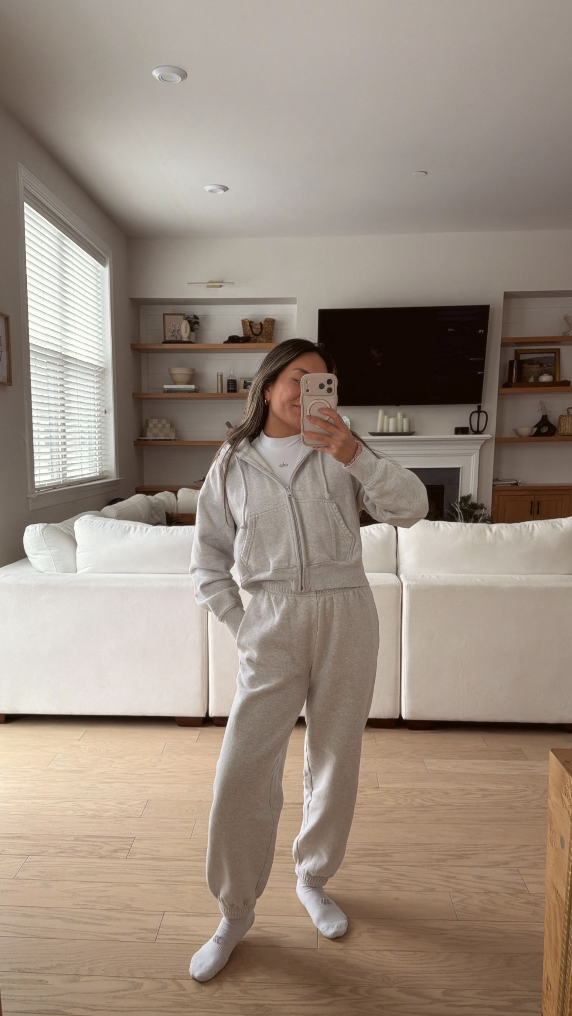 Snow day uniform ❄️

Tank: Past ALO Mockneck tank 

Wearing small in zip up hoodie and xs short length in the sweatpants. The color is Heather Cloud White 


Sweatpants set, Aritzia sweatfleece, 

#LTKActive #LTKootd