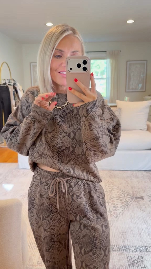 Walmart New Arrivals that seriously look designer!

Fall fashion, fall outfits, Walmart finds, Walmart fashion, petite style, midsize fashion, Walmart denim, fall outfit inspo, date night outfit, loungewear

#LTKMidsize #LTKPetite #LTKSeasonal