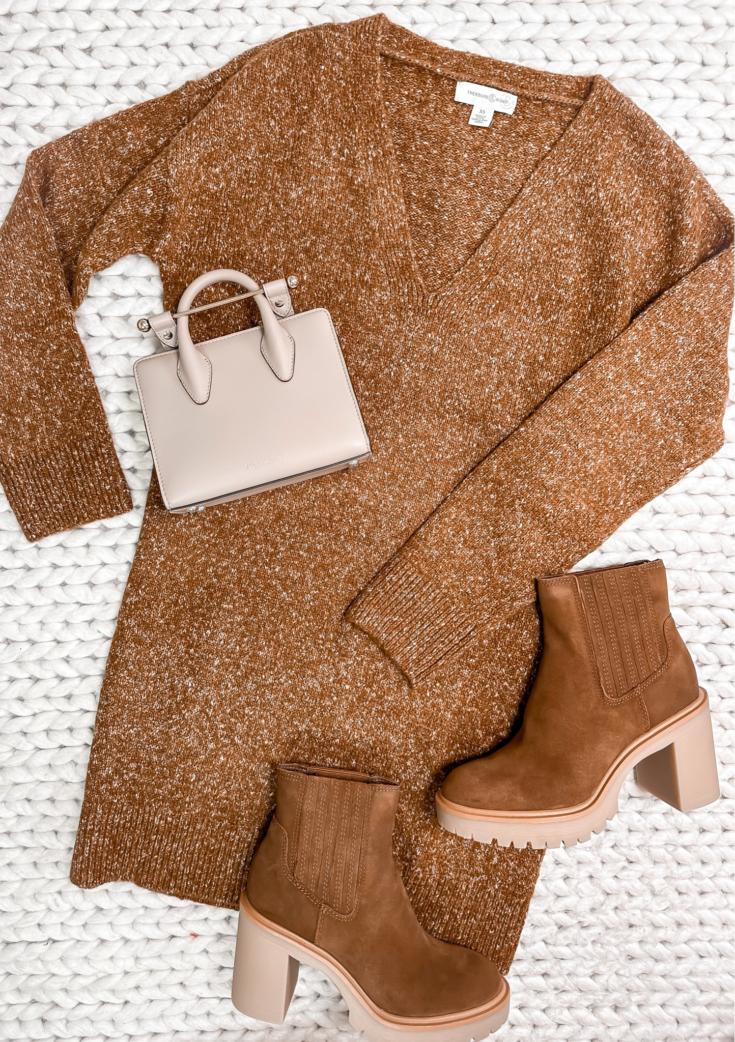 Sweater dress (runs TTS, order down if you want it more fitted)

Suede boots (they are WATERPROOF!)

Sweater
Fall outfit 
Boots
Strathberry bag
Mini bag
Mini tote 

#LTKunder100 #LTKshoecrush #LTKitbag