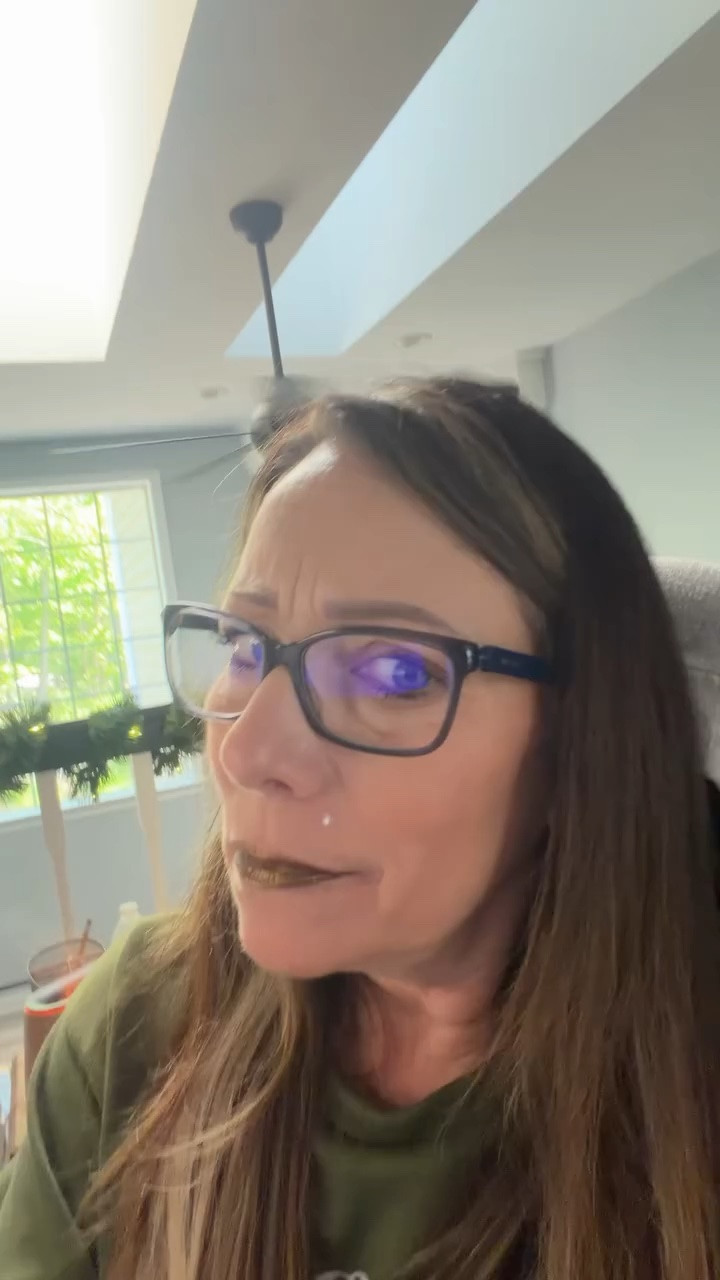 The APRILSKIN Hero All Day Lip Tint and Plumper gives such a pretty glossy lip look while still leaving behind color that lasts.@APRILSKIN #aprilskin #heroliptint #lipplumper #kbeauty #over50beauty 
https://amzn.to/4nRqVgR