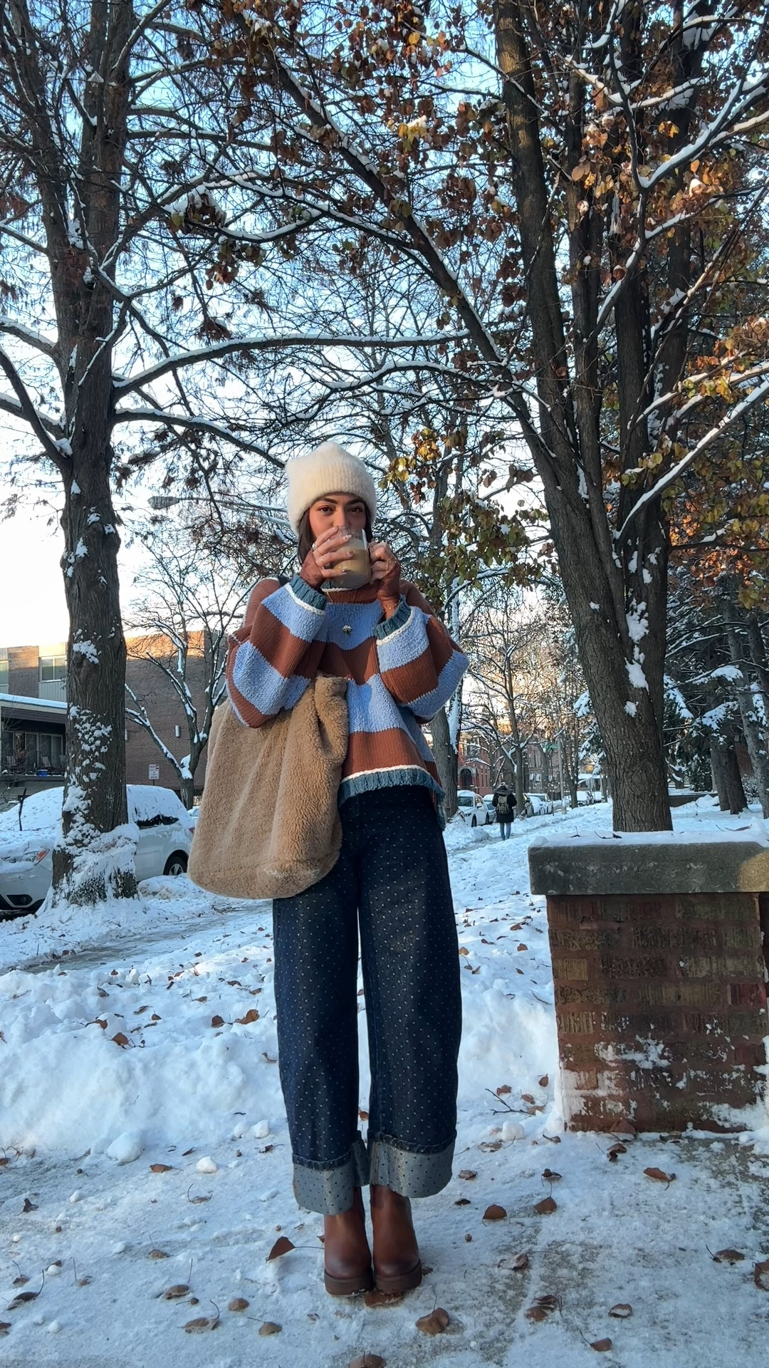 Wearing XS in the sweater and 24 in the jeans! Bag is old Anthropologie; linked similar! Shoes are old but linked similar! ♥️

#LTKootd #LTKHoliday #LTKPetite