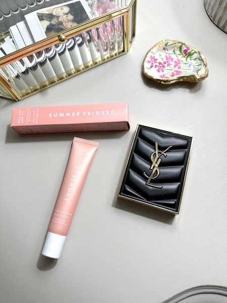 friday favorites: new makeup ✨

This birthday cake Summer Friday lip balm does not disappoint y’all. The shimmer is perfection 🙌🏼


And I finally caved and got myself this YSL clutch palette. It’s stunning the neutral colors are perfect and all you need on the go. 



#LTKbeauty #LTKfindsunder100 #LTKfindsunder50