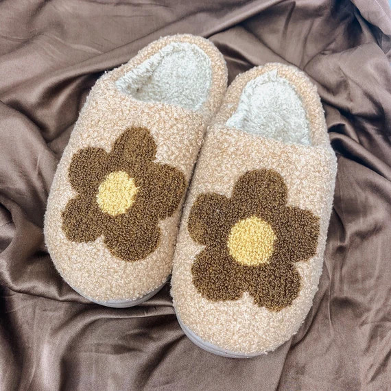 Retro Daisy Slippers, House Slippers, Slippers, Bedroom Slippers, Christmas Gift | Etsy (US)