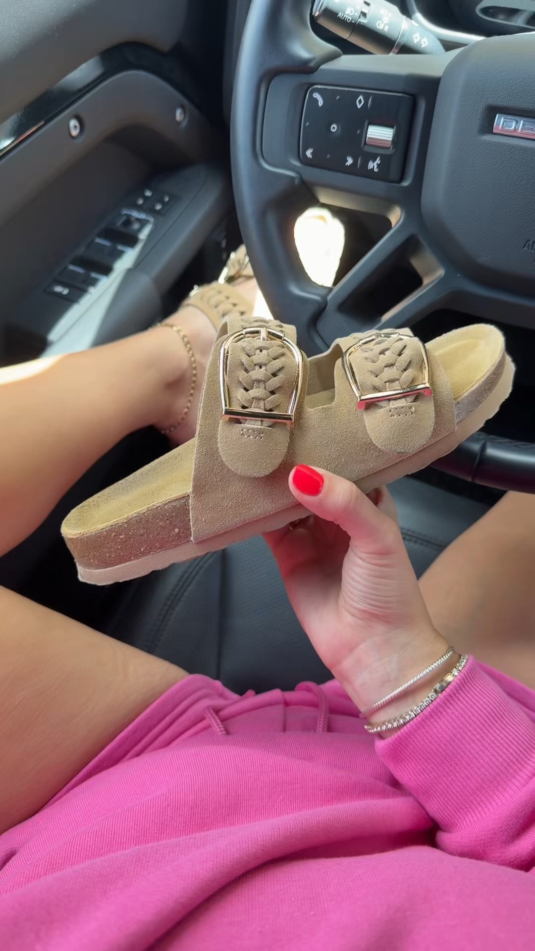 Comfy cute sandals 
OOTD small

#LTKootd