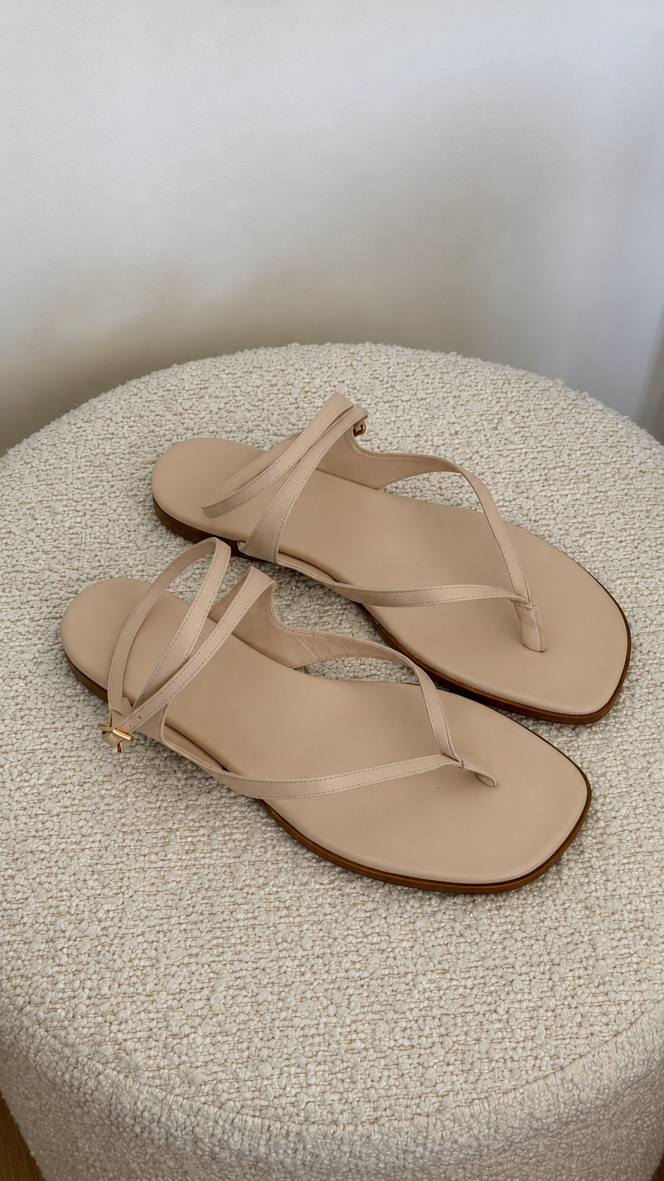 A sandal I'll be wearing on repeat for the rest of summer 🤍 I've had my eye on these for months, and they were worth the wait. They're timeless, incredibly versatile, and the kind of sandal that goes with everything from linen pants and denim to dresses. Already know these are going to be one of my most-worn pairs.

For my full review of Margaux shoes, visit ChamedByCamille.com 💫  

 