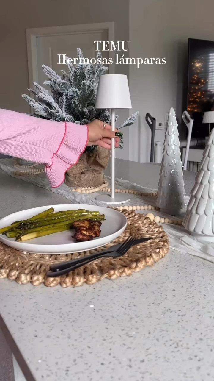 Decoré mi apartamento con estas luces tan lindas que encontré en Temu. ¡Le dieron un toque único al lugar! ✨🏡 .🔗 Comenta LAMPARAS y te enviaré el enlace por mensaje directo. ¡¡O puedes descargar Temu y usa el código【dth7336】 para obtener descuentos adicionales!! Solo nuevos usuarios! #temu #temufinds #temulifestyle