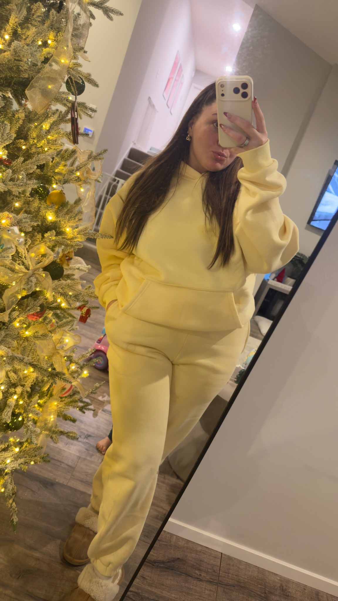 This hot mom is living in this set from comfrt! This was my first set and definitely won’t be my last

#LTKootd #LTKmomlife #LTKSaleAlert